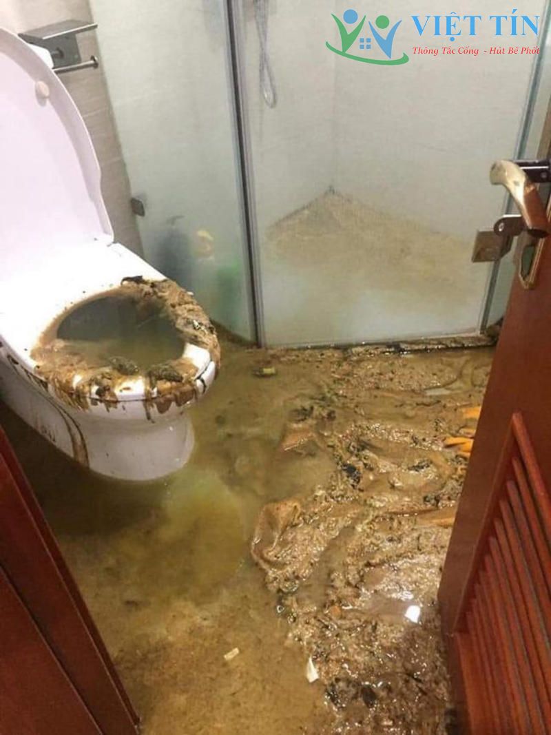 Chất thải tràn ra ngoài bồn cầu cần gọi dịch vụ hút hầm cầu tại thành phố Hồ Chí Minh ngay